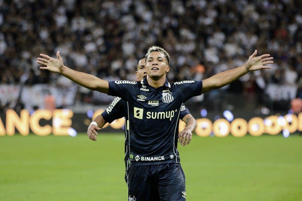 Marcos Leonardo brilha, Santos quebra jejum e vence o Corinthians na arena