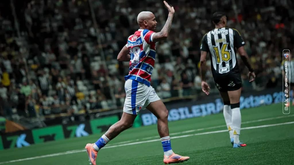 Hulk marca em noite de homenagens e Deyverson faz hat-trick no empate entre Atlético-MG e Fortaleza