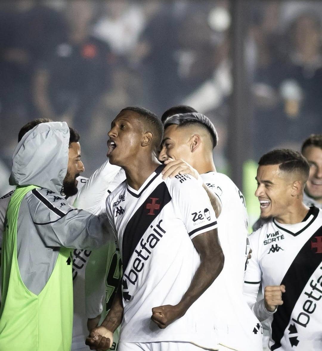 Vasco derruba o Cruzeiro e engata segunda vitória consecutiva