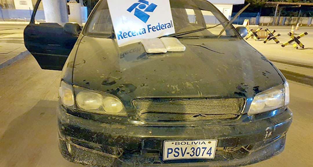 Bolivianos presos com 2,2 quilos de cocaína no Posto Esdras