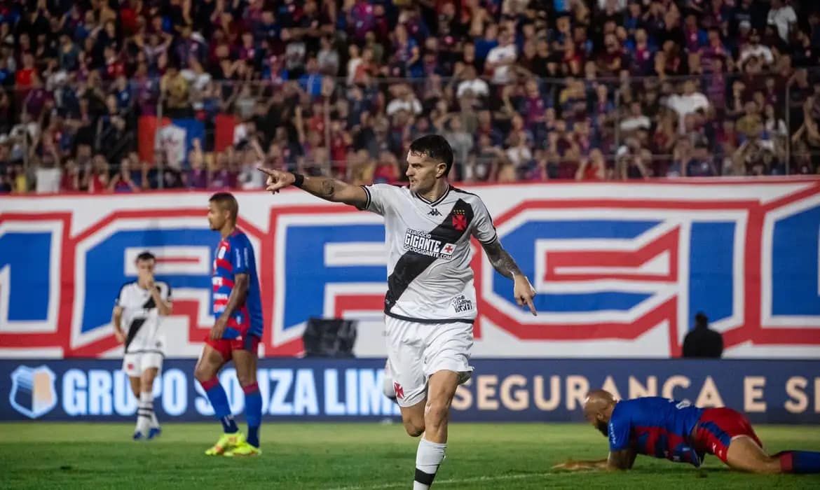 Vasco supera Marcílio Dias por 3 a 1 para avançar na Copa do Brasil