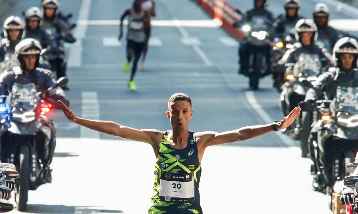 Queniano vence e brasileiro chega em quarto lugar na São Silvestre