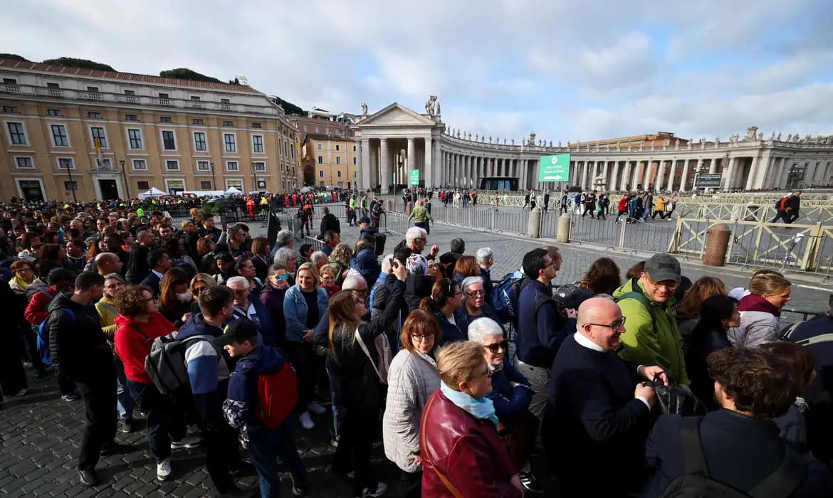 Vaticano realiza nesta sexta o rito de fechamento do caixão do papa Francisco