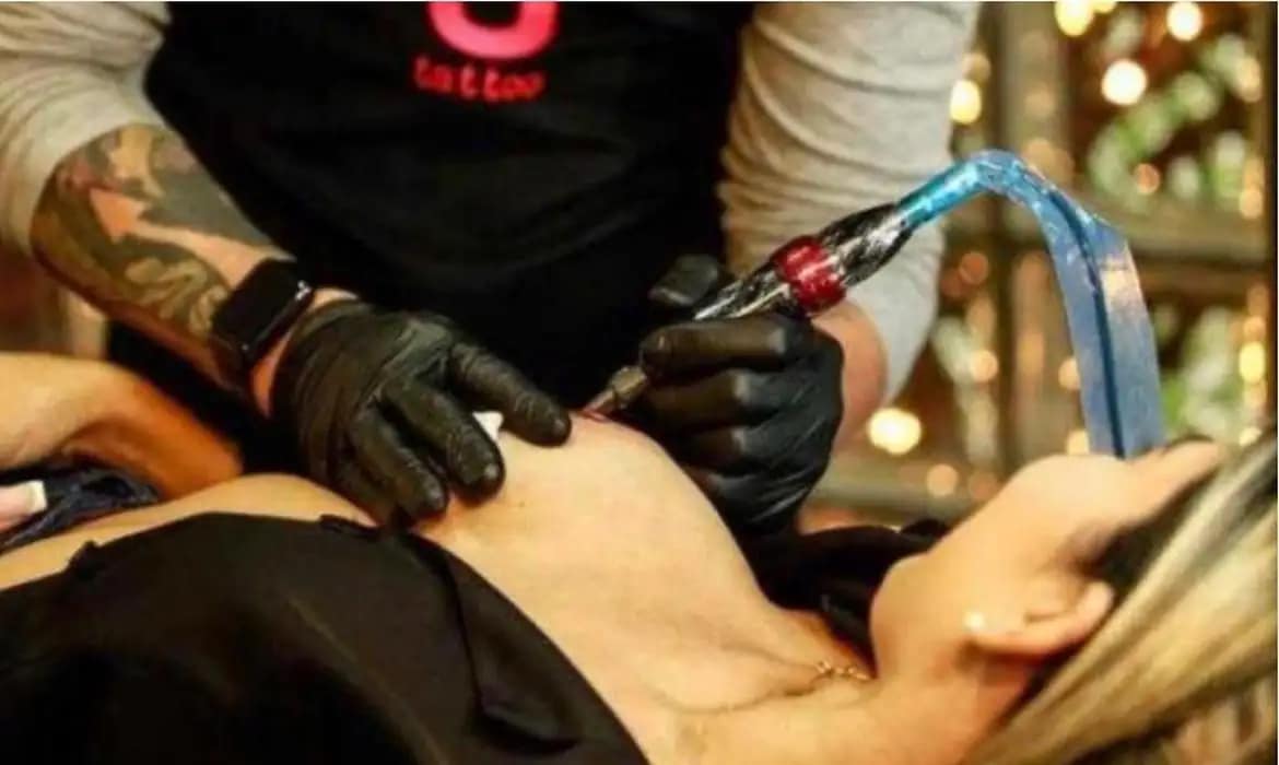 CFM proíbe uso de anestesia para tatuagens sem indicação médica