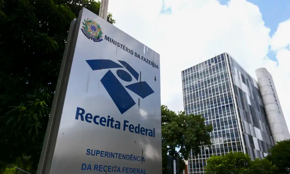 Receita volta a exigir declaração de fintechs após operações da PF