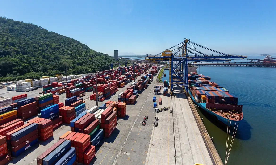 Tarifaço dos EUA atinge 35,9% das exportações brasileiras; 44,6% ficam de fora, diz Mdic