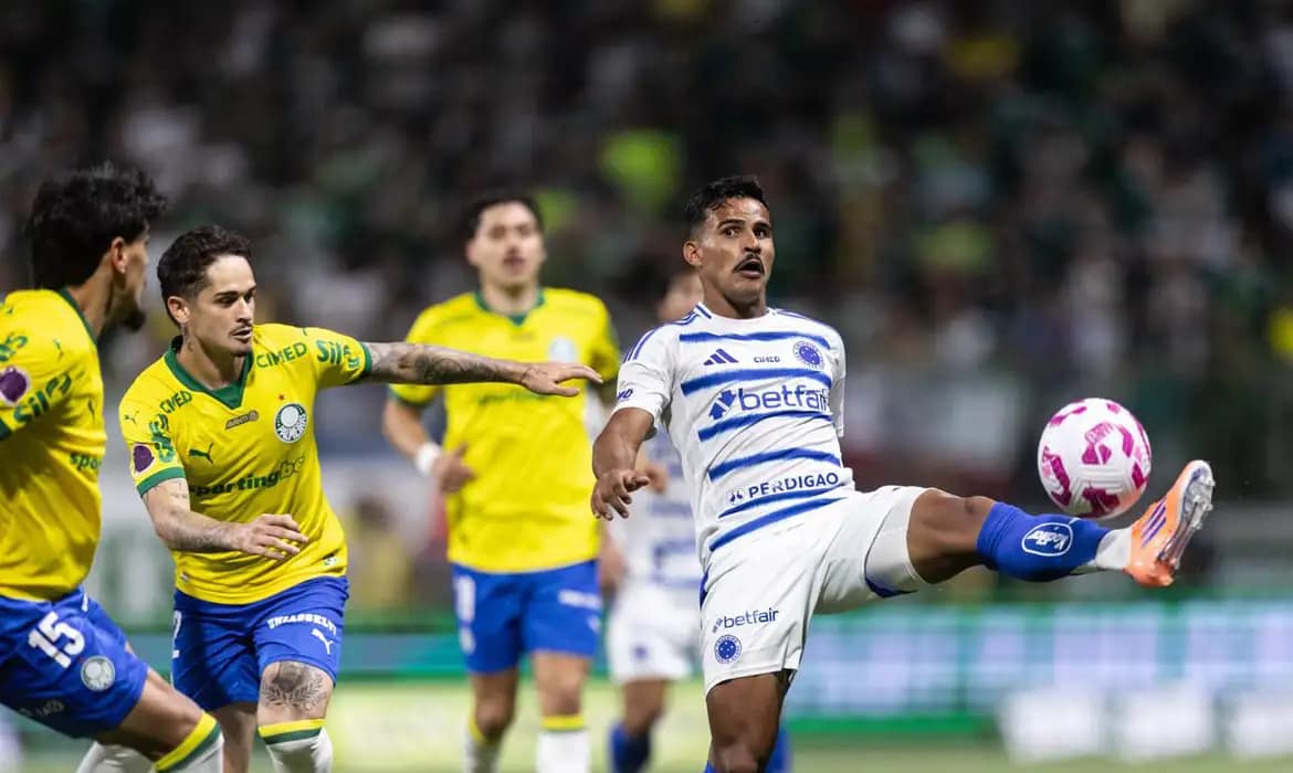 Palmeiras empata com Cruzeiro e mantém liderança do Brasileirão por um ponto