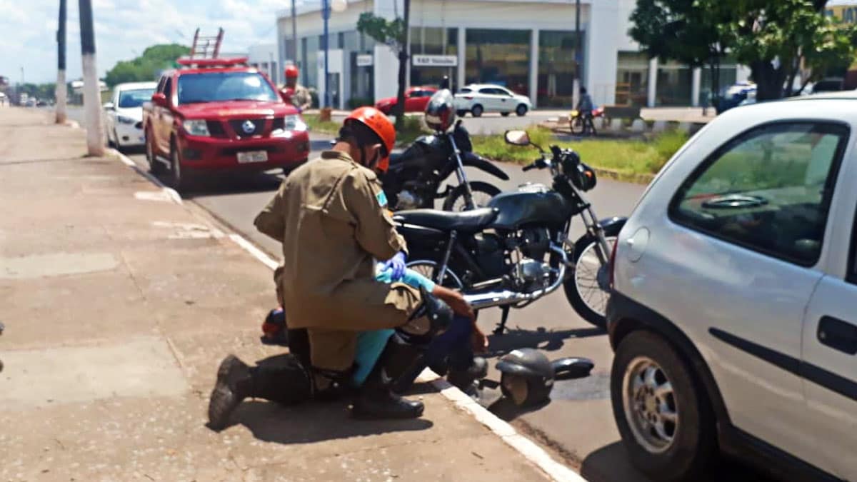 Acidente de trânsito deixa duas pessoas feridas no centro