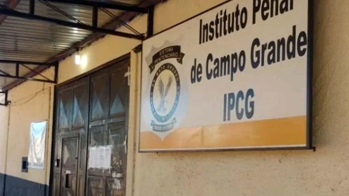 Detento perde um olho após ser agredido pelo colega de cela por causa de R$ 10