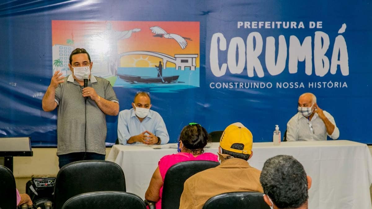Em ano eleitoral, pré-candidato pega carona em entrega de títulos do Governo para assentados em Corumbá | Opinião