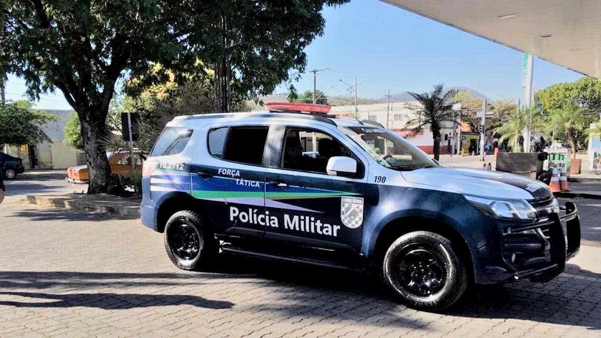 Após crise de abstinência, adolescente é detido por ameaçar o pai com faca