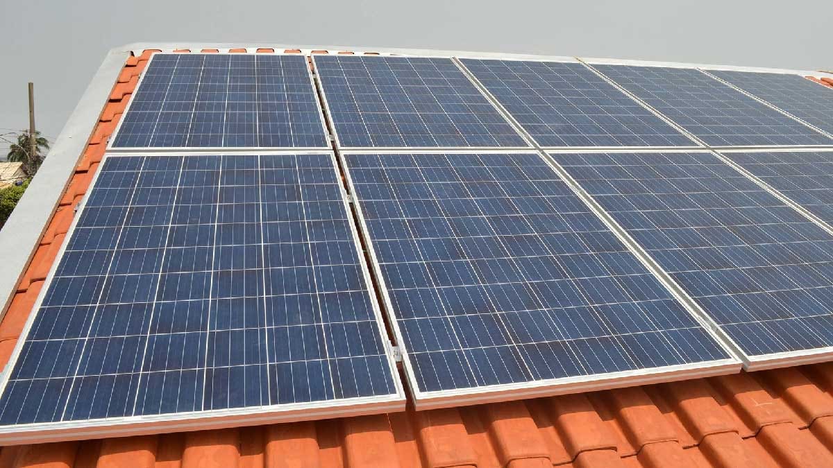 Bolsonaro regulamenta taxação da energia solar