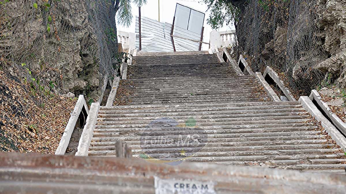 Elaboração de “novo projeto” para escadinha da XV vai custar R$ 62 mil