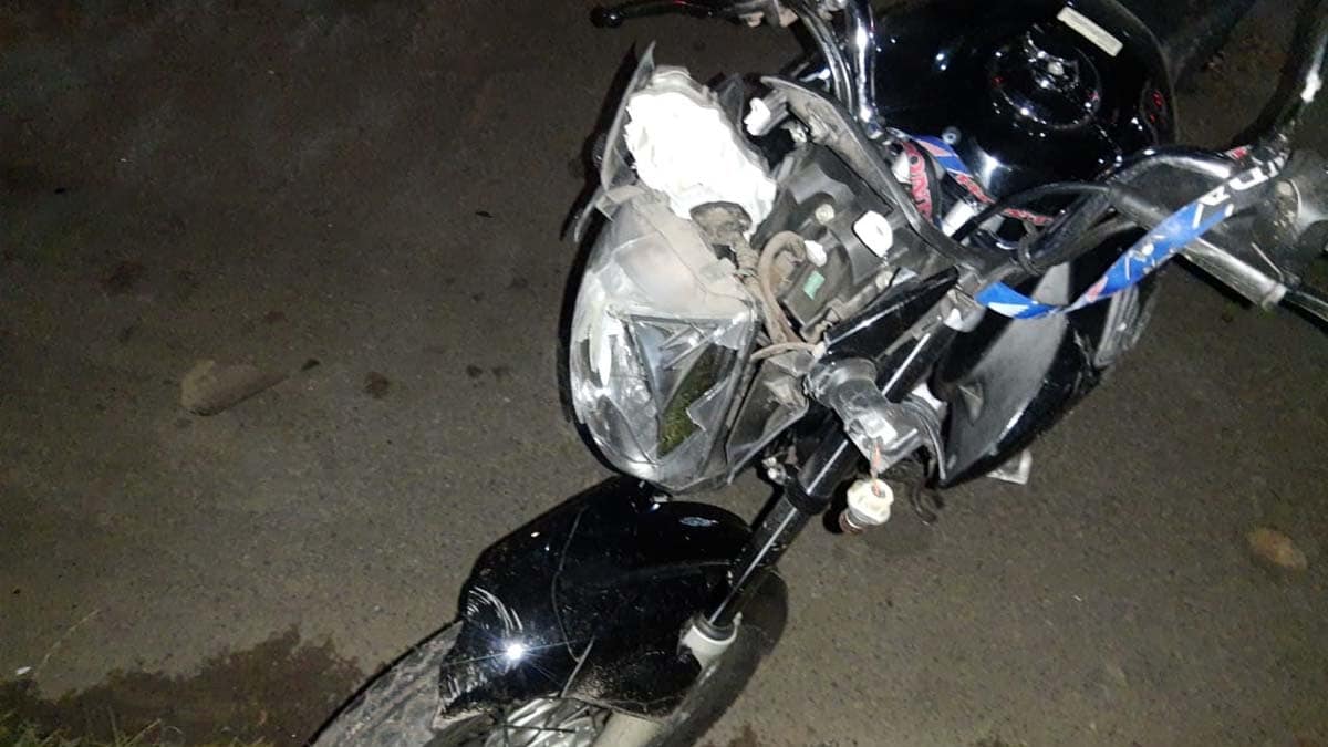 Bombeiros socorrem vítimas de acidente de trânsito