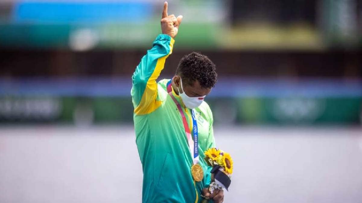 Isaquias Queiroz conquista ouro para o Brasil na canoagem