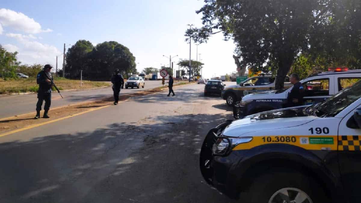 Polícia Militar intensifica fiscalização e bloqueios na divisa com São Paulo