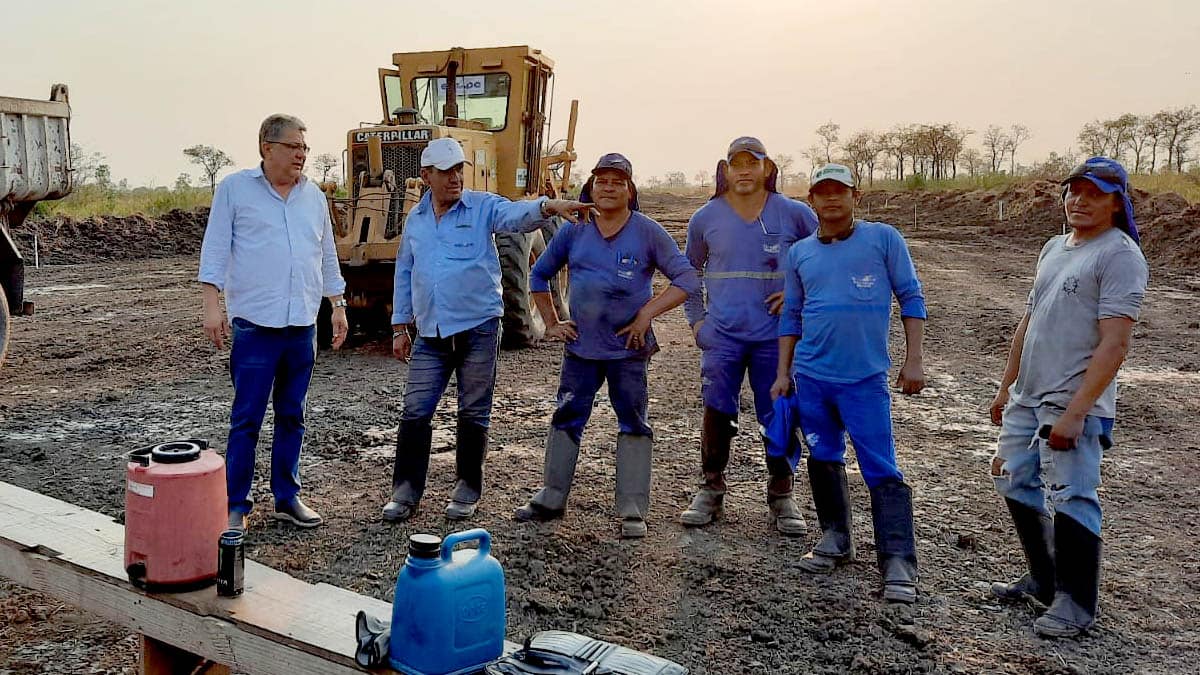 Deputado Evander comemora avanço das obras para construção da estrada em Porto Esperança