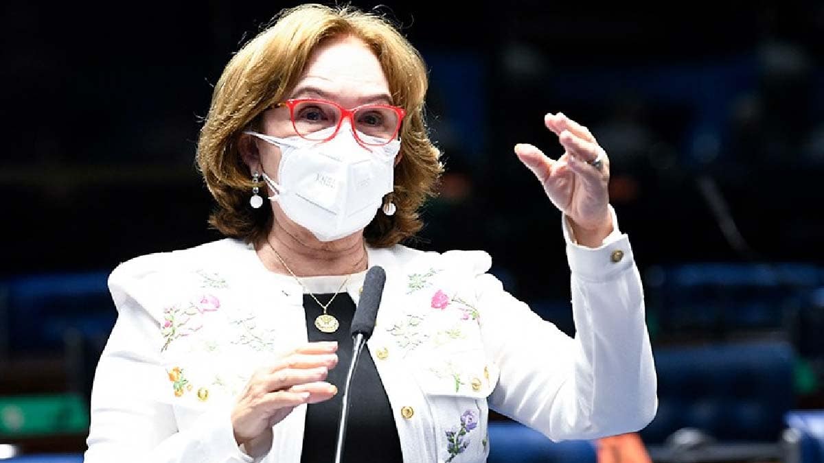 Senadores querem derrubar veto à distribuição de absorventes a mulheres em pobreza extrema