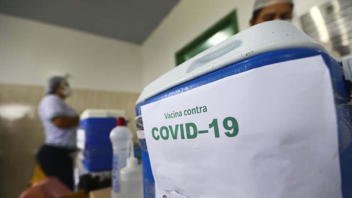 Brasil registra menor média móvel de mortes desde o início da pandemia