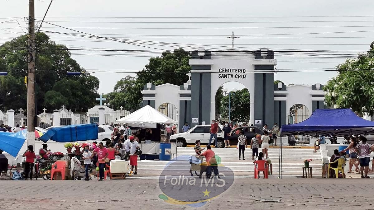 Dia de Finados tem grande movimentação nos cemitérios de Corumbá e Ladário
