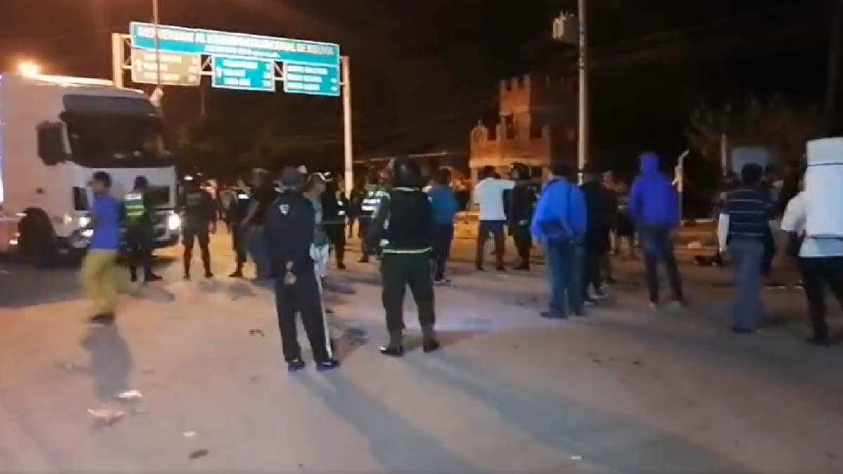 Início de greve geral na Bolívia gera conflito e polícia intervém com manifestantes na fronteira