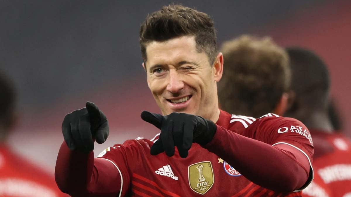 Lewandowski leva o prêmio de melhor jogador do mundo pela segunda vez