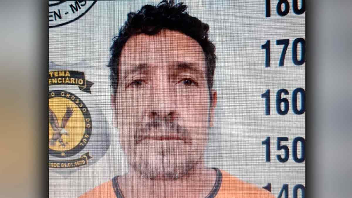 Homem mata mulher a facadas e foge após confessar crime para amiga da vítima