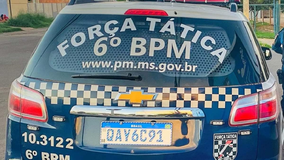 Após ameaçar jogar gasolina e até peidar para policiais, homem é preso após acidente em Ladário