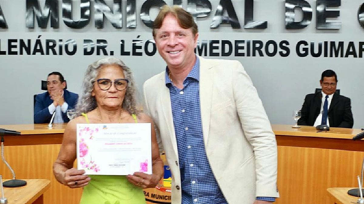 Borracheira e com orgulho, Dona Bete recebe homenagem na Câmara de Corumbá