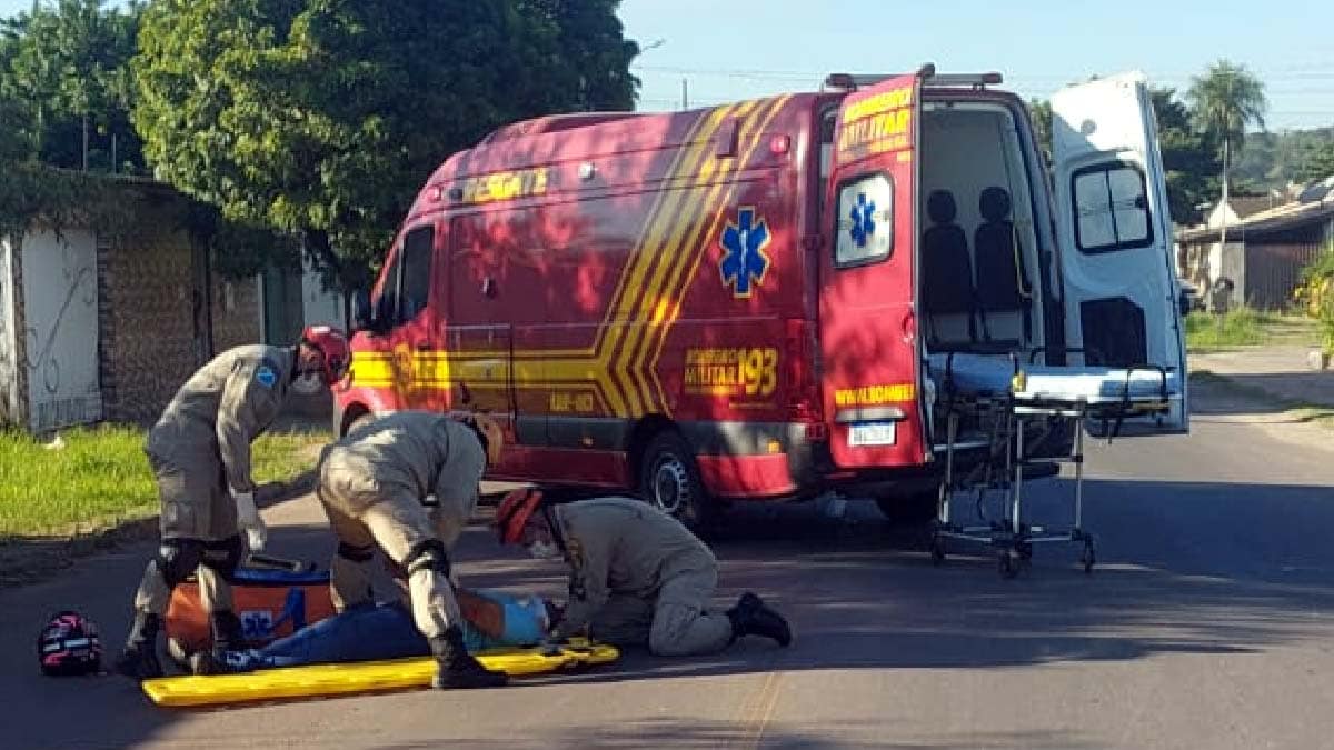 Equipe de Resgate atende vítima de acidente de moto no bairro Popular Nova