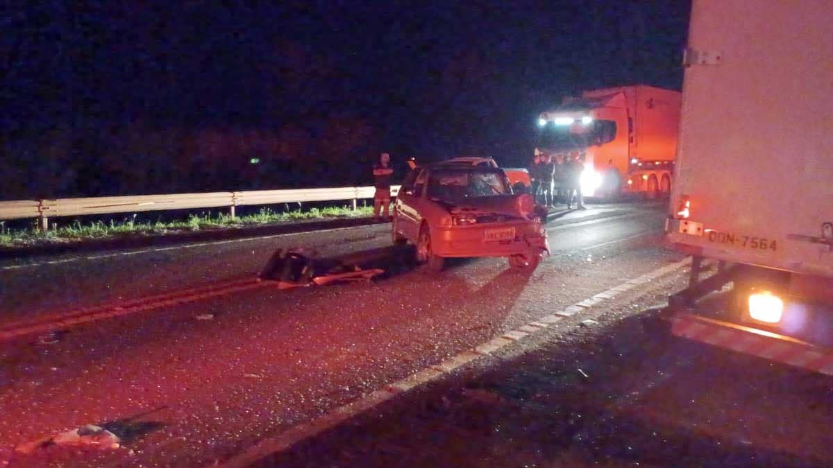 Acidente entre carros e caminhão mata criança de 3 anos na saída de Campo Grande