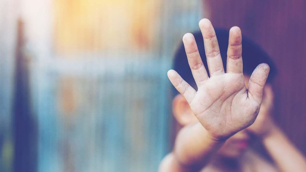 Homem é preso por agredir filho