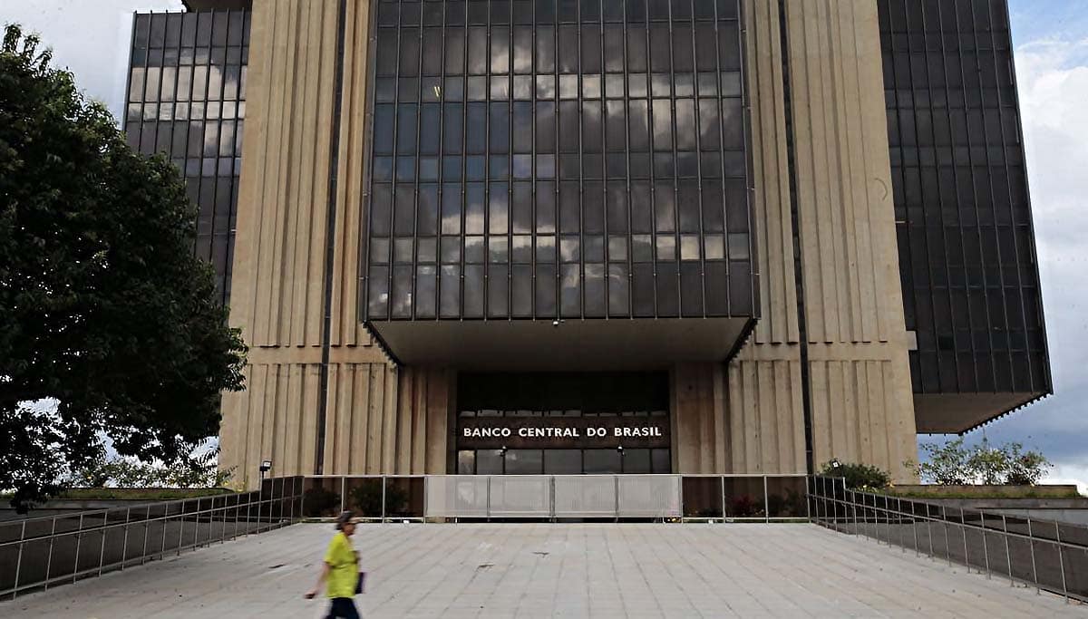 Mercado financeiro prevê inflação em 10,15% e expansão do PIB em 4,78%