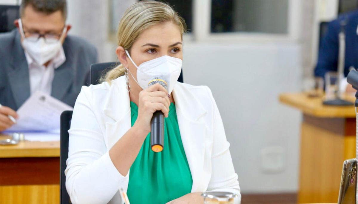 Vereadora pede informações sobre situação de insumos para o combate da covid-19