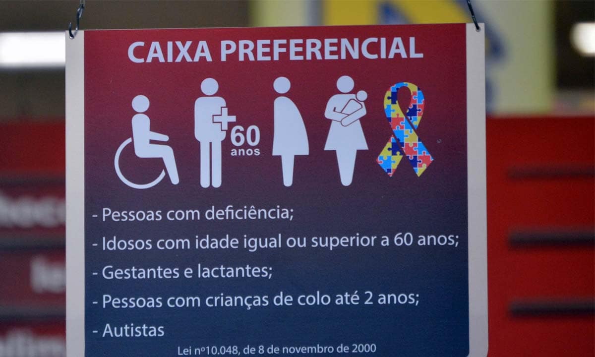 Projeto de lei pede a inclusão do símbolo de autismo em placas de atendimento prioritário