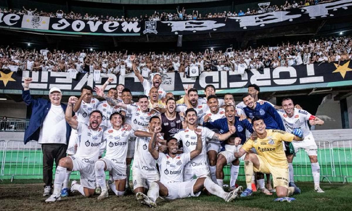 Santos garante acesso à Série A com vitória sobre o Coritiba