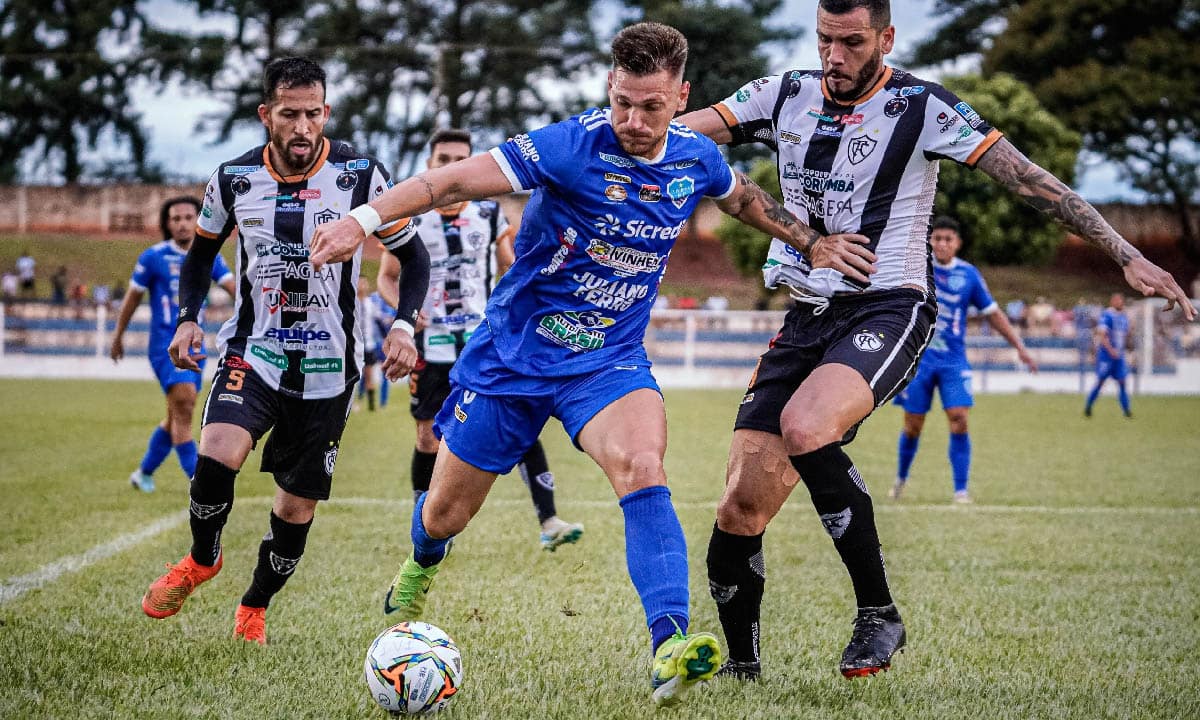 Corumbaense goleado pelo Ivinhema