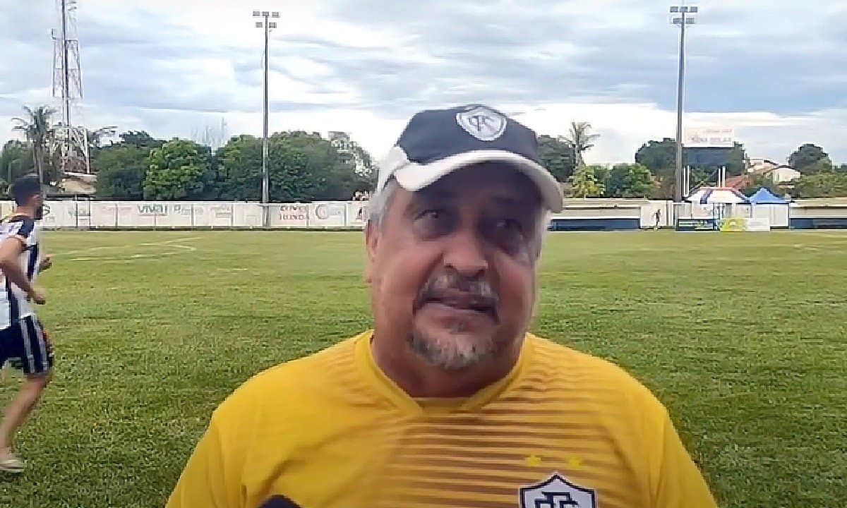 Corumbaense demite técnico