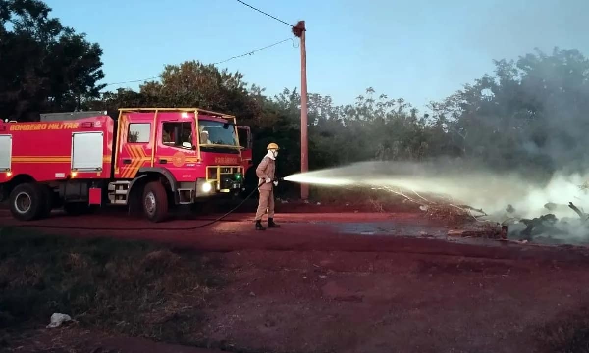 protesto com fogo em ladário