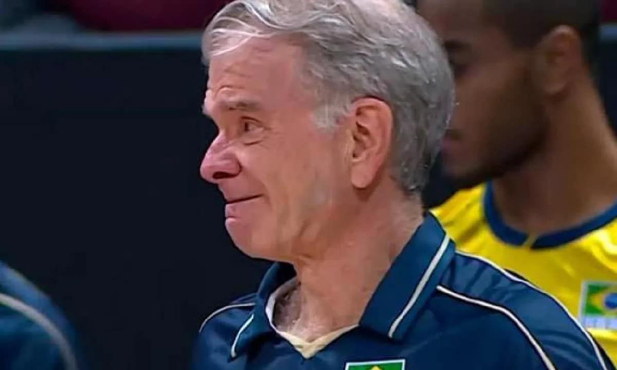 Bernardinho perde a mãe horas antes de jogo do Brasil no Mundial e comanda a equipe na derrota para a Sérvia