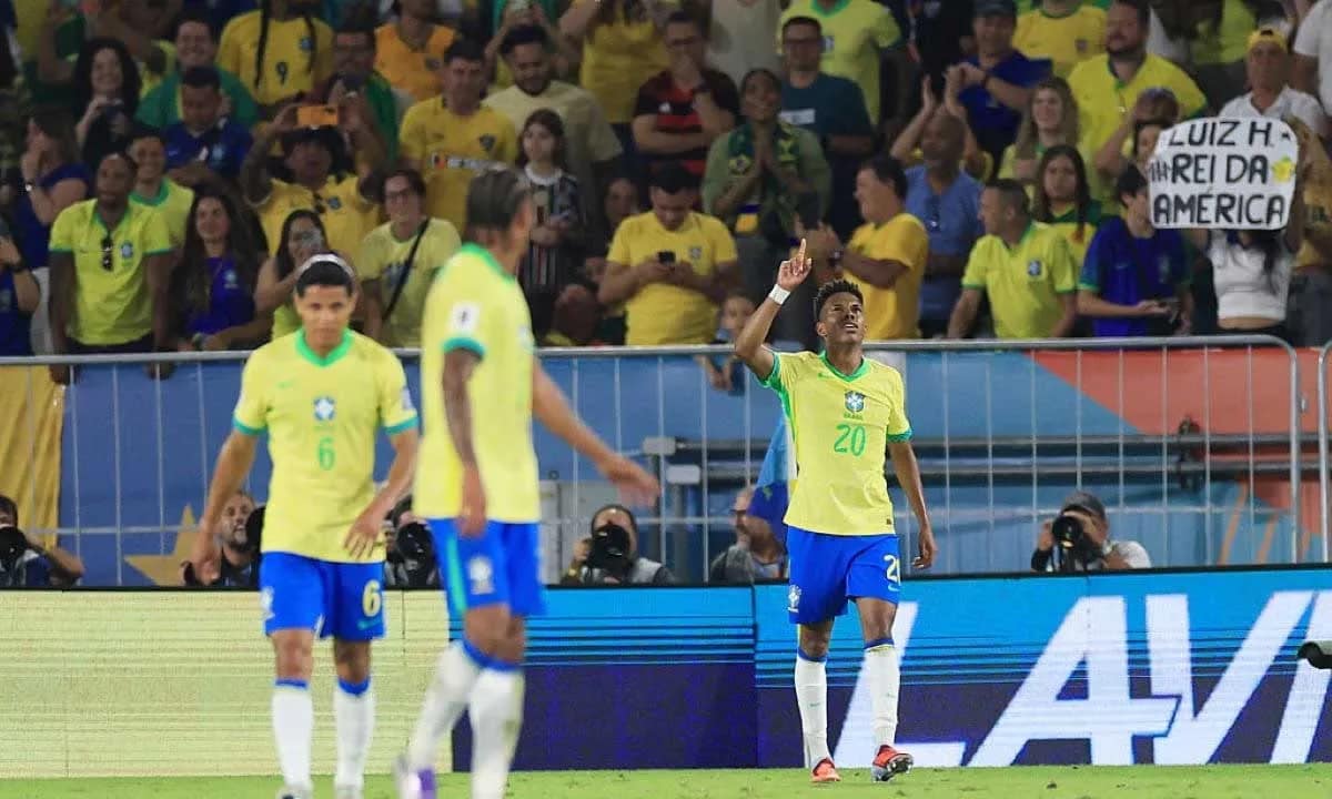 Brasil vence Chile por 3 a 0 no Maracanã e garante vice-liderança nas Eliminatórias, com gols de Estêvão, Paquetá e Bruno Guimarães.