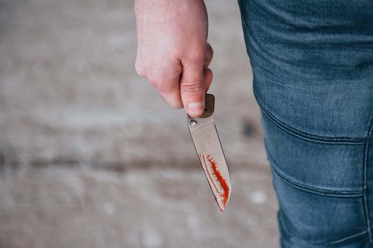 Professora é esfaqueado pelo próprio pai