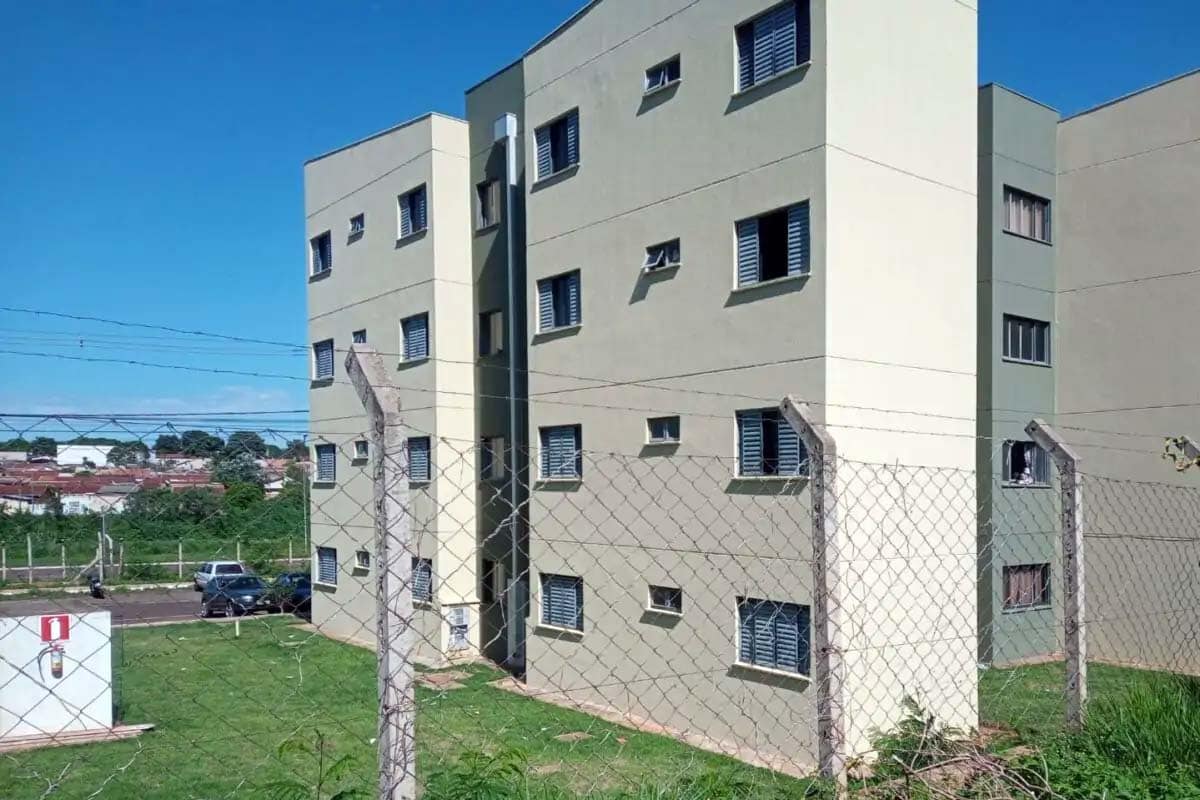 Mãe é presa após bebê cair de janela de apartamento em Campo Grande