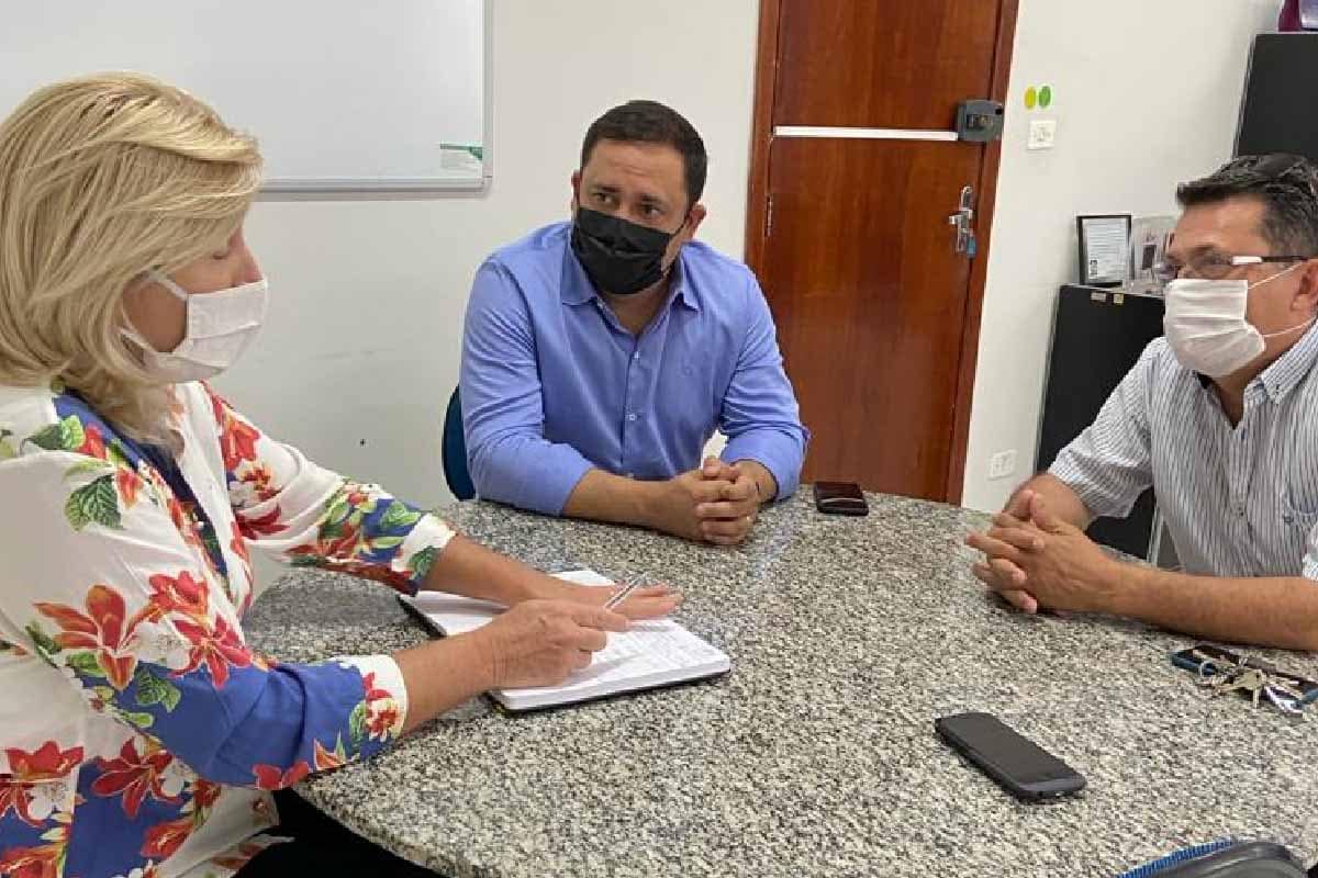 Na AGEHAB, vereador e deputado reforçam cessão de casas para militares