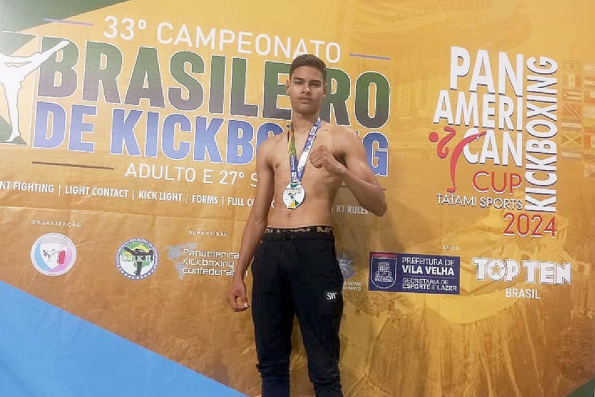 Jovem atleta de Corumbá se destaca em cenário nacional do Kickboxing