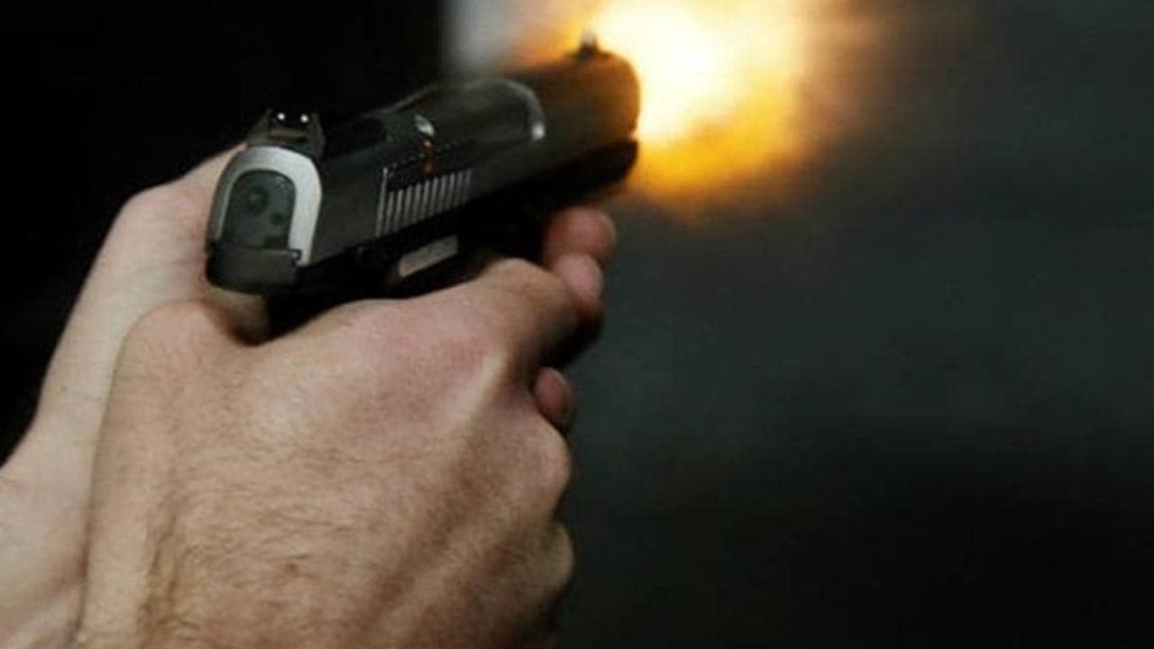 Andreia Ferreira, 40, foi morta a tiros pelo companheiro em Bandeirantes. Suspeito fugiu e este é o 30º caso de feminicídio registrado em Mato Grosso do Sul em 2025.