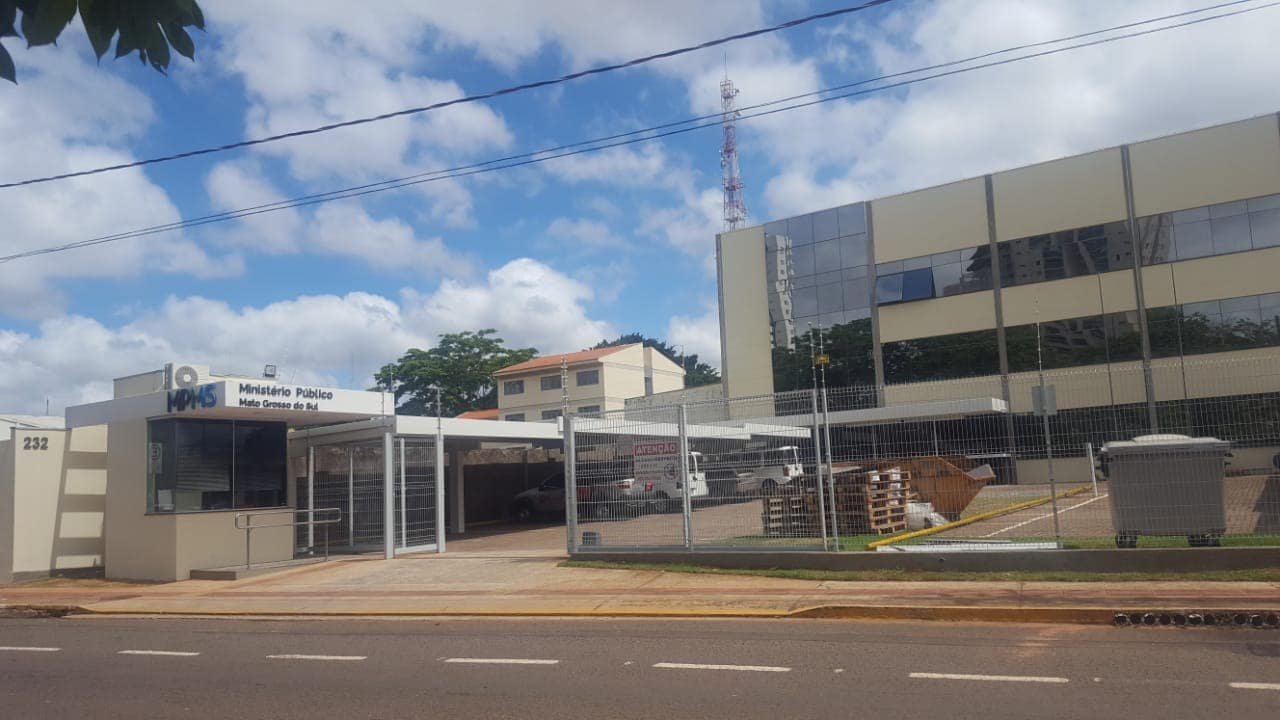 Justiça condena nove réus por improbidade em contratos de tapa-buracos em Campo Grande