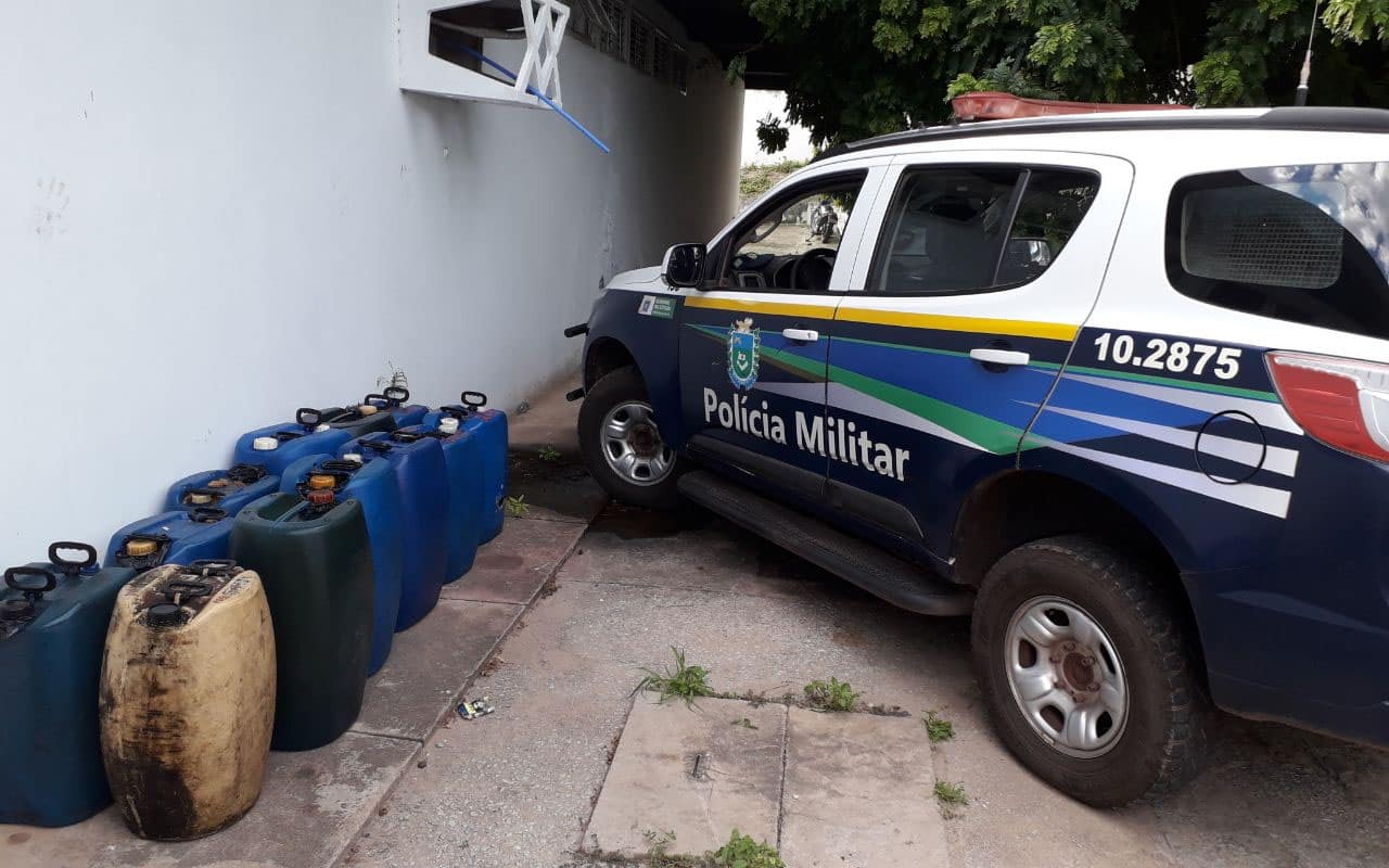 PM impede furto de combustível de embarcação no Porto de Ladário