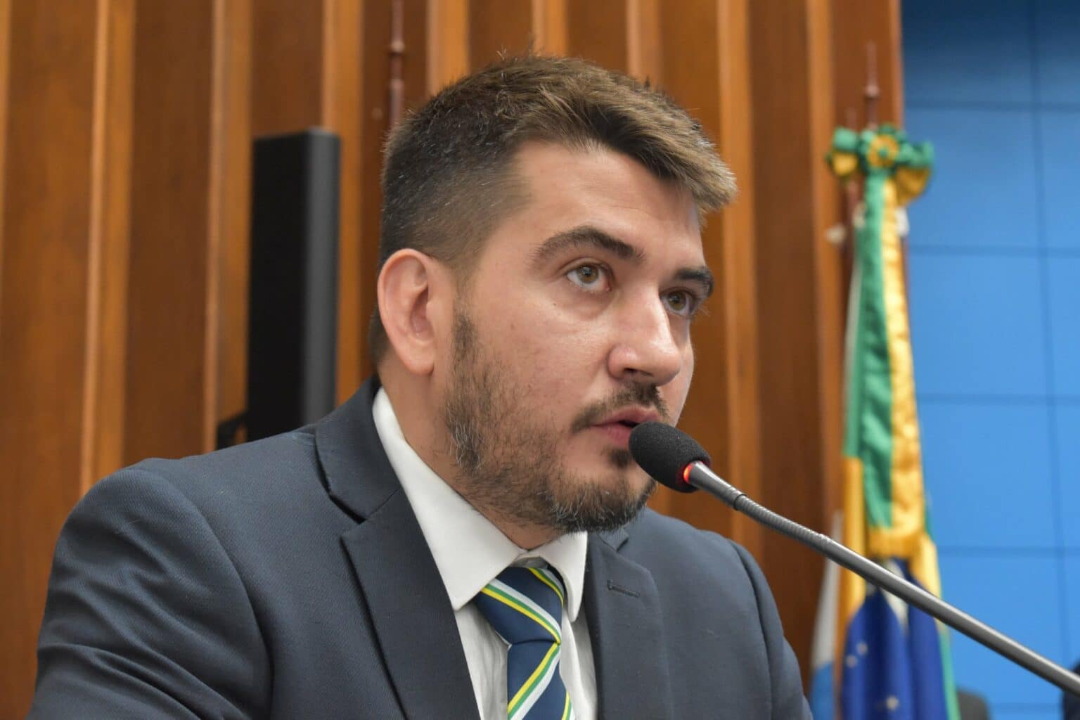 Deputado cassado pelo TRE-MS responde por ato de ódio contra negros e gays
