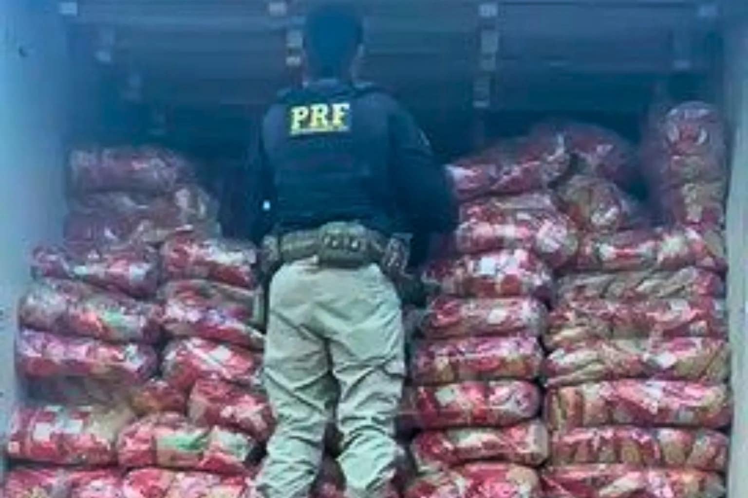 PRF apreende maconha na divisa de MS com SP